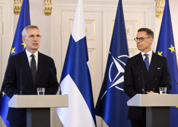 Στόλτενμπεργκ για Ουκρανία: Δεν πρέπει να επαναληφθούν τα κενά στην στρατιωτική βοήθεια προς το Κίεβο