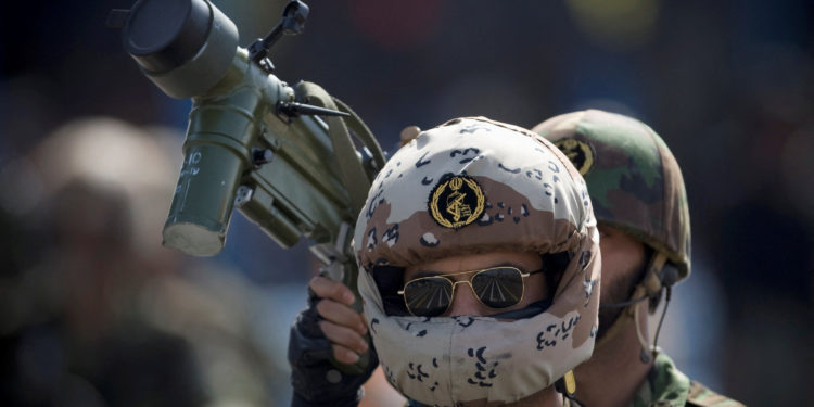 Το Ιράν αποκάλυψε ότι πουλάει αργό πετρέλαιο σε 17 χώρες παρά τις κυρώσεις που έχουν επιβάλει οι ΗΠΑ