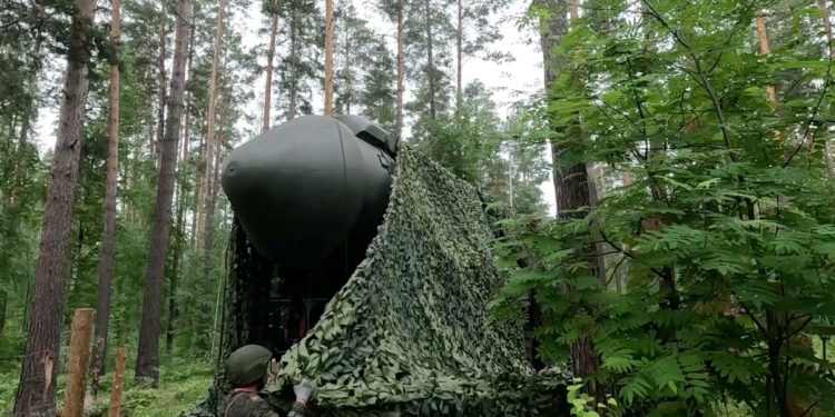 Yars: Νέα ρωσικά γυμνάσια με συστήματα εκτόξευσης διηπειρωτικών βαλλιστικών πυρηνικών πυραύλων [vid, pics]