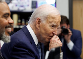 «Διαρροές» για πιέσεις κορυφαίων Δημοκρατικών στον Μπάιντεν να αποσυρθεί από την «μάχη» επανεκλογής του