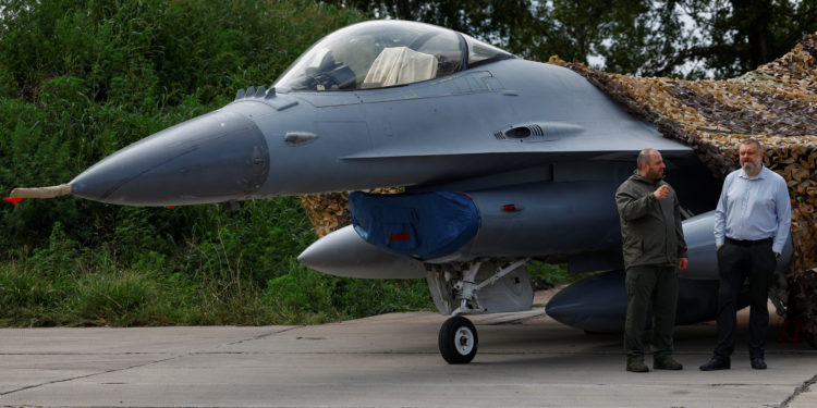 F-16 στην Ουκρανία: Άρχισαν οι πρώτες πτήσεις τους στον ουκρανικό εναέριο χώρο, ανακοίνωσε ο Ζελένσκι [pics, vid]