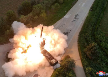 Η Βόρεια Κορέα εκτόξευσε ομοβροντία βαλλιστικών πυραύλων