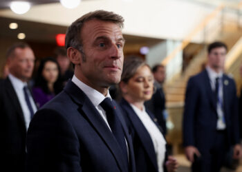 Ο Μακρόν καλεί τον πρόεδρο του Ιράν Πεζεσκιάν να ταχθεί υπέρ «γενικής αποκλιμάκωσης» στην Εγγύς Ανατολή