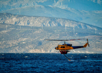 Δύο νεκροί από την πυρκαγιά στο Ξυλόκαστρο Κορινθίας – Ολονύχτια μάχη με τις φλόγες από τις πυροσβεστικές δυνάμεις