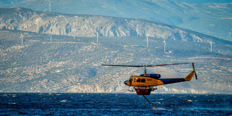 Δύο νεκροί από την πυρκαγιά στο Ξυλόκαστρο Κορινθίας – Ολονύχτια μάχη με τις φλόγες από τις πυροσβεστικές δυνάμεις