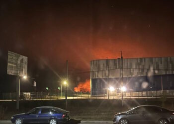 Ουκρανικά drones έπληξαν ρωσικό αεροδρόμιο στο Βορονέζ – «Από εκεί μας βομβάρδιζαν με KABs» λέει στέλεχος της SBU [vids]