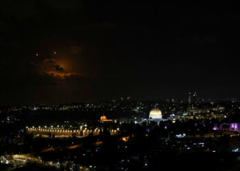 ΗΠΑ: «Ανεπιτυχής» η επίθεση του Ιράν στο Ισραήλ – Αντιτορπιλικά του US Navy στη Μεσόγειο αναχαίτισαν ιρανικούς πυραύλους