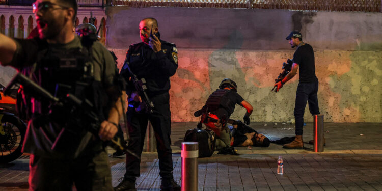 Ισραήλ: Και Έλληνας πολίτης ανάμεσα στα θύματα της τρομοκρατικής επίθεσης στο Τελ Αβίβ