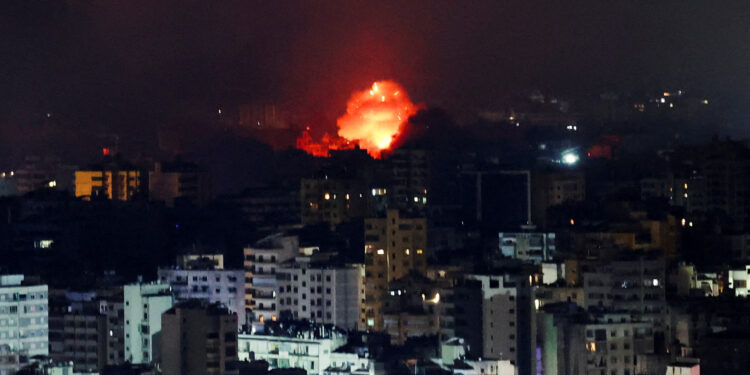 Ισραηλινός στρατός: Σφυροκοπά προάστια της Βηρυτού – Νέα εντολή για απομάκρυνση αμάχων