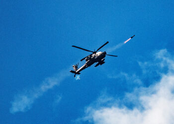 IDF: Καλούν τους κατοίκους 20 κωμοπόλεων του Λιβάνου να τις εκκενώσουν – Πύραυλοι της Χεζμπολάχ εναντίον της έδρας της Μοσάντ