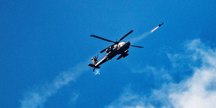 IDF: Καλούν τους κατοίκους 20 κωμοπόλεων του Λιβάνου να τις εκκενώσουν – Πύραυλοι της Χεζμπολάχ εναντίον της έδρας της Μοσάντ