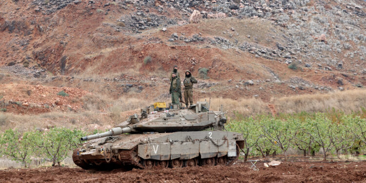 Εύθραυστη η εκεχειρία στο Λίβανο: «Η Χεζμπολάχ παραβίασε την κατάπαυση πυρός» – Βολές ισραηλινών τανκς κοντά στην Μπλε Γραμμή