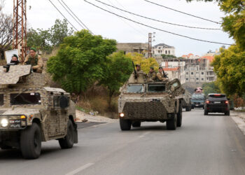Εύθραυστη η εκεχειρία στο Λίβανο: «Η Χεζμπολάχ παραβίασε την κατάπαυση πυρός» – Βολές ισραηλινών τανκς κοντά στην Μπλε Γραμμή