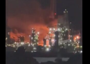 Τουρκία: Έκρηξη σε διυλιστήριο στη Σμύρνη – Τέθηκε υπό έλεγχο η φωτιά [vids]