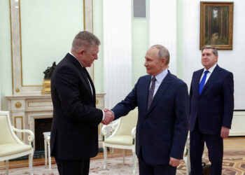 Ζελένσκι: «Έξαλλος» με τον Σλοβάκο πρωθυπουργό που συναντήθηκε με τον Πούτιν στη Μόσχα