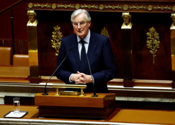 Γαλλία: Καταρρέει η κυβέρνηση Μπαρνιέ – Πρόταση μομφής από αριστερά και ακροδεξιά κόμματα