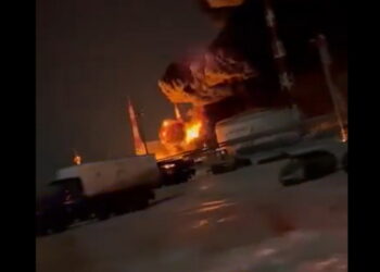 Αριόλ: Ουκρανικά drones έπληξαν εγκατάσταση αποθήκευσης καυσίμων στην κεντρική Ρωσία [vids]