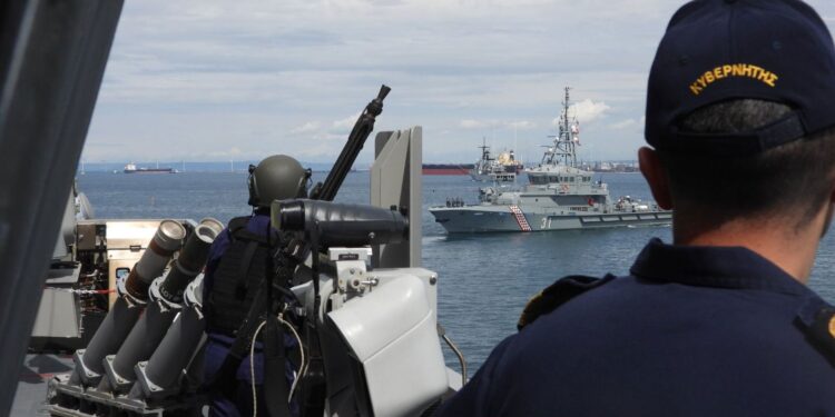 «Ζέστανε» τα πληρώματα το επίδομα Στόλου: Ανάσχεση στο «κύμα» παραιτήσεων επιδιώκει το Ναυτικό Επιτελείο