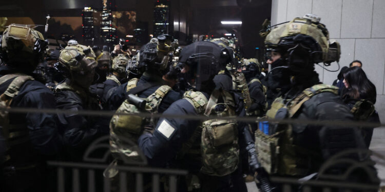 Νότια Κορέα: Ο αρχηγός του στρατού υπεύθυνος για την εφαρμογή του στρατιωτικού νόμου – Υπό τον έλεγχό του τα ΜΜΕ