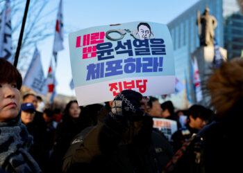 Νότια Κορέα: Αντίστροφη μέτρηση για τον πρόεδρο Γιουν – Άπαντες πιέζουν για παραίτησή του