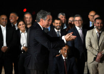 Μπλίνκεν: Οι ΗΠΑ δημιούργησαν «άμεση» επαφή με την ισλαμιστική οργάνωση HTS στη Συρία