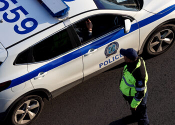 Κατάληψη στην πρεσβεία της Συρίας στην Αθήνα: Ύψωσαν τη σημαία των ανταρτών