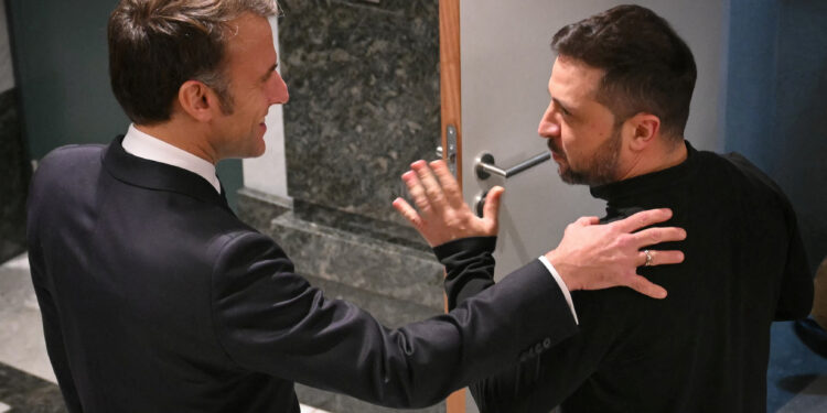 ΝΑΤΟ: Ο Ζελένσκι συζήτησε με τον Μακρόν το ενδεχόμενο ανάπτυξης δυτικών στρατευμάτων στην Ουκρανία