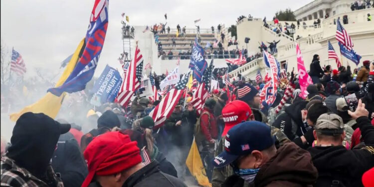 ΗΠΑ: Αρχίζουν να αποφυλακίζονται οι εισβολείς στο Καπιτώλιο μετά την χάρη που τους απένειμε ο Τραμπ