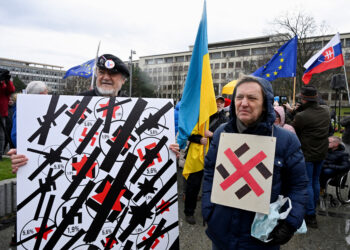 Σλοβακία: Διαδήλωση κατά των φιλορωσικών πολιτικών του πρωθυπουργού Φίτσο στην Μπρατισλάβα