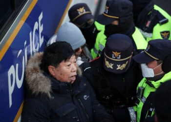 Πολιτική κρίση στη Νότια Κορέα: Οι ερευνητές δεν μπόρεσαν να συλλάβουν τον παυθέντα πρόεδρο Γιουν [vids]