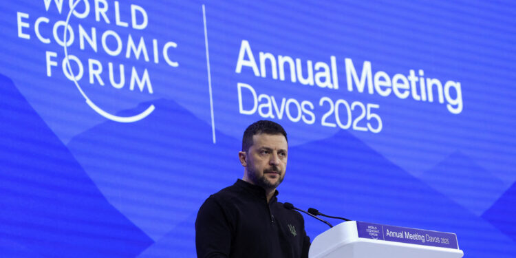 Ζελένσκι από το Νταβός: «Η Ευρώπη πρέπει να μάθει να αμύνεται μόνη της – Επενδύστε στα ουκρανικά drones»