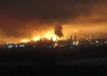 Ρωσία: Ουκρανικά drones στόχευσαν πυρηνικό εργοστάσιο, πετρελαϊκές και ενεργειακές εγκαταστάσεις [vids]