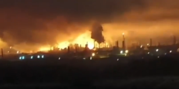 Ρωσία: Ουκρανικά drones στόχευσαν πυρηνικό εργοστάσιο, πετρελαϊκές και ενεργειακές εγκαταστάσεις [vids]