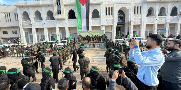 Γάζα: Η Χαμάς ετοιμάζεται να παραδώσει τις 4 γυναίκες ομήρους [live, vid]