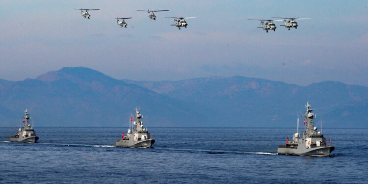 Η Τουρκία ενισχύει τη θέση της, η ΕΕ διστάζει και η Αθήνα ανησυχεί – Απάντηση οι συμμαχίες και τα εξοπλιστικά