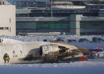 Καναδάς: Αεροσκάφος της Delta Airlines αναποδογύρισε στον διάδρομο μετά την προσγείωση – 15 τραυματίες [vid]
