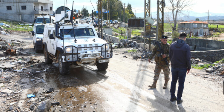 Λίβανος: Καρέ-καρέ η επίθεση υποστηρικτών της Χεζμπολάχ σε αποστολή της UNIFIL – Έκτακτη συνεδρίαση των αρχών [vids]