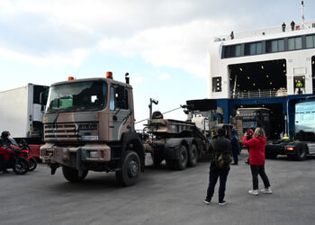 Σεισμοί στη Σαντορίνη: Οι Ένοπλες Δυνάμεις θα φτιάξουν λιμάνι διαφυγής σε ασφαλή τοποθεσία