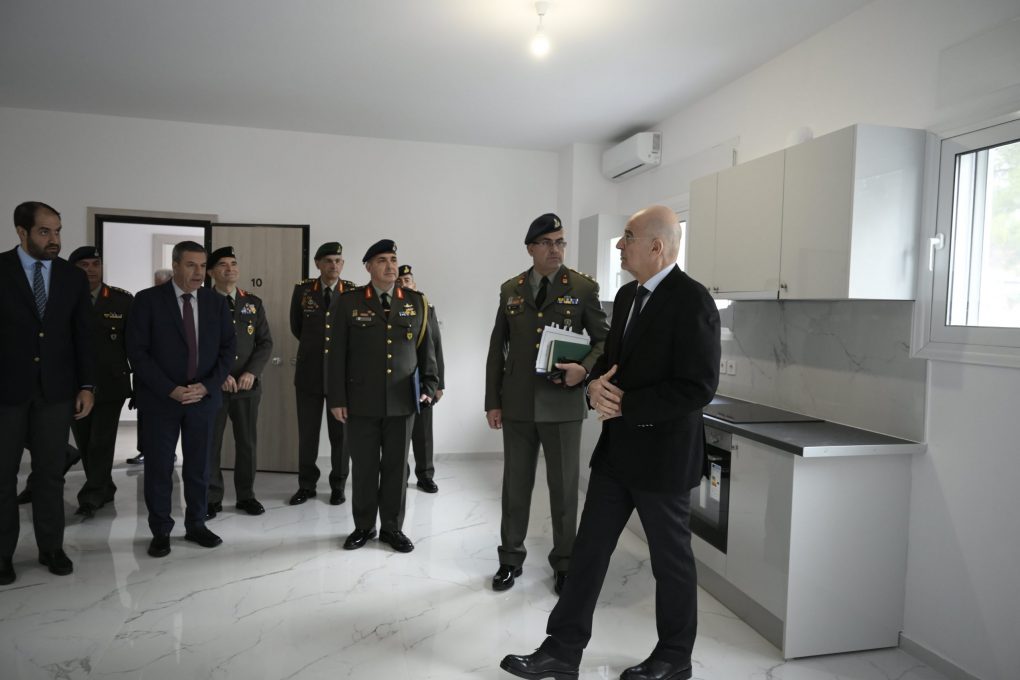 Δένδιας - Ένοπλες δυνάμεις