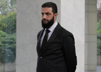 Άχμεντ αλ Σάρα: «Χιλιάδες» άνθρωποι εντάσσονται «στον νέο στρατό της χώρας»