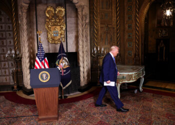 Τραμπ: Δηλώνει «απόλυτα υπέρ» της αποστολής ευρωπαϊκών δυνάμεων στην Ουκρανία και «απογοητευμένος» από τον Ζελένσκι