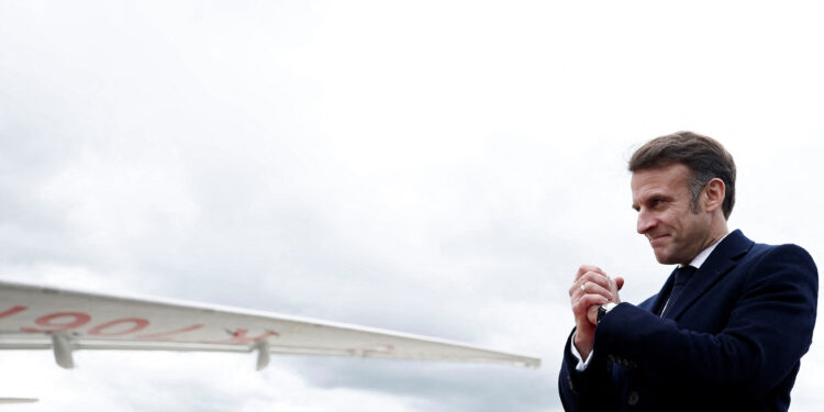 Μακρόν: Προειδοποιεί εναντίον συμφωνίας ειρήνης που θα προϋπέθετε ουκρανική «παράδοση»