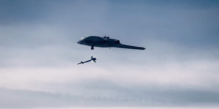 ANKA III: Το τουρκικό UAV εκτόξευσε με επιτυχία κατευθυνόμενα πυρομαχικά LGK-82 [vid]