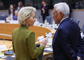 Ούρσουλα φον ντερ Λάιεν: Τα δάνεια του «SAFE», ύψους 150 δισεκ. ευρώ, πρέπει να επενδύονται από κοινού στην ευρωπαϊκή αμυντική παραγωγή