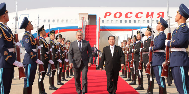 Στην Βόρεια Κορέα ο Σοϊγκού – Στην προηγούμενη επίσκεψη «εξασφάλισε» 10.000 βορειοκορεάτες στρατιώτες στο Κουρσκ