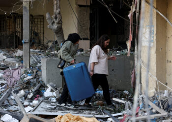 Χαμάς: Καλεί «όποιον μπορεί να κρατήσει όπλο», όπου κι αν βρίσκεται, να πολεμήσει κατά του σχεδίου Τραμπ για εκτοπισμό Παλαιστινίων από τη Γάζα