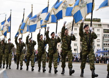 στρατιωτική παρέλαση