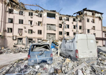 Ζελένσκι: Ζητεί από τη διεθνή κοινότητα να μην χαλαρώσει την πίεση στη Ρωσία