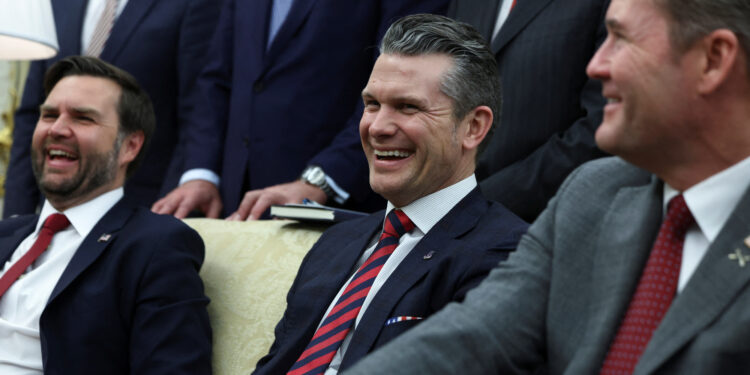 Το The Atlantic βγάζει «στη σέντρα» την κυβέρνηση των ΗΠΑ για την επίθεση στους Χούθι: «Στον αέρα» άκρως απόρρητες πληροφορίες