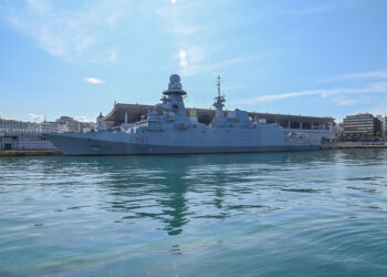 «Αυτοψία» Δένδια και στρατιωτικής ηγεσίας στη φρεγάτα Bergamini F-592 «Carlo Margottini» στον Πειραιά